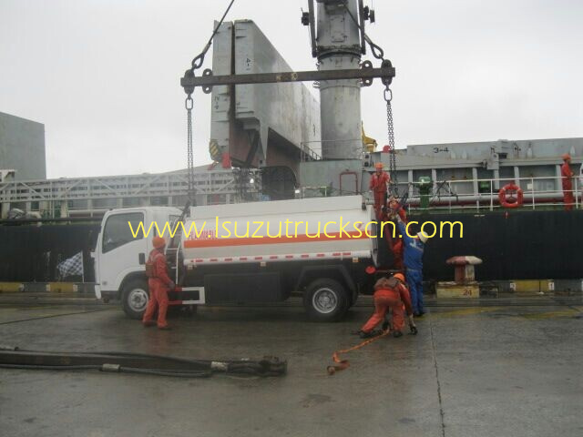 Caminhão Isuzu Fuel Bowser de 8.000 litros para a Nigéria