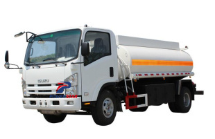 8000L ISUZU NPR reabastecendo caminhões-tanque