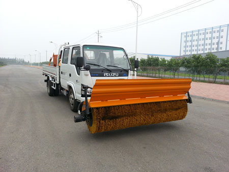 Caminhão varredor de limpeza de estradas caminhão pá de neve Isuzu com função de remoção de neve