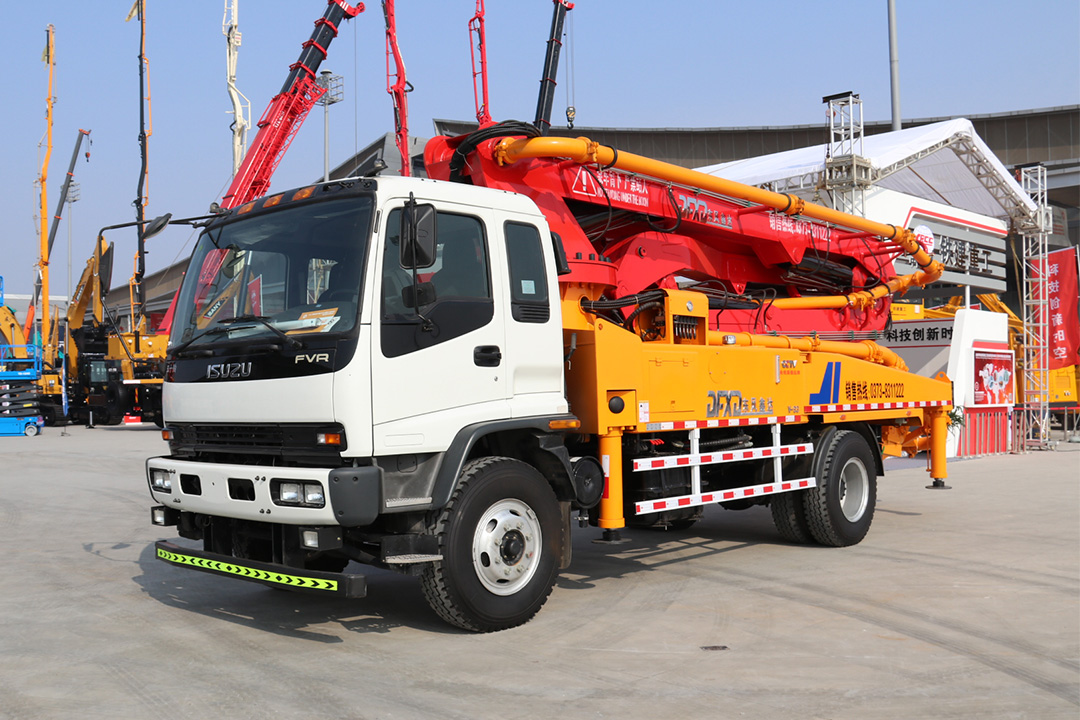 29M 33M Isuzu FVR Concrete Pump Truck with Boom