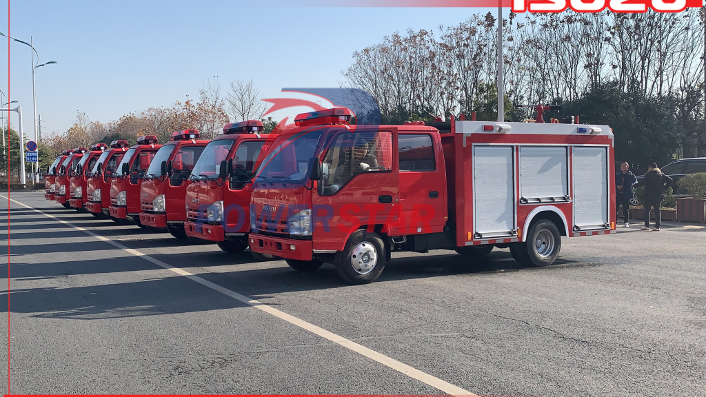 Camboja ISUZU ELF 100P Caminhão bombeador de água de resgate de emergência contra incêndio, pequeno veículo com motor de incêndio