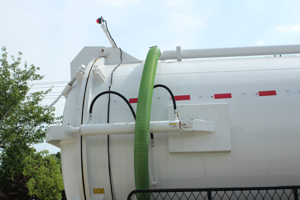 Japan Isuzu Giga Oilfield Fluid Vacuum Truck 