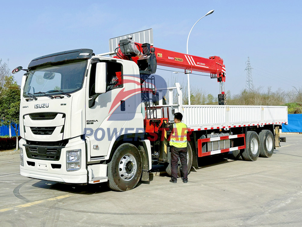 Caminhão Isuzu GIGA com guindaste de 10 toneladas