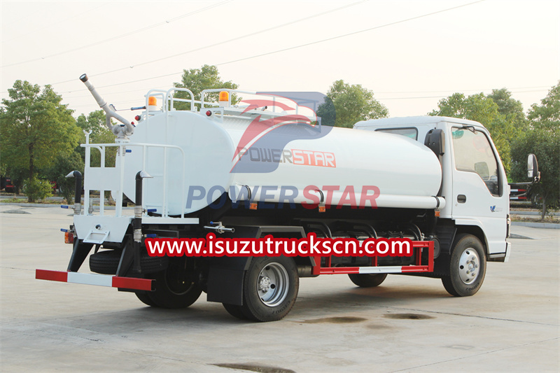 Isuzu drinkable water truck