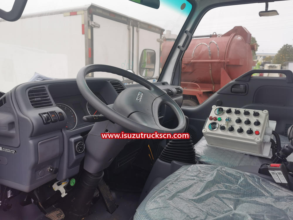 used Isuzu street road vacuum sweeper truck for sale