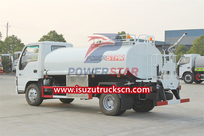 Isuzu drinkable water wagon