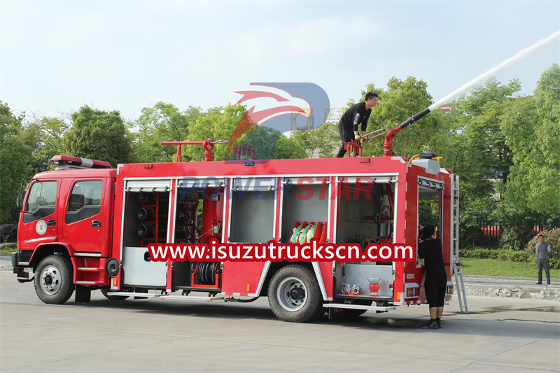 Caminhão de bombeiros Isuzu FVR