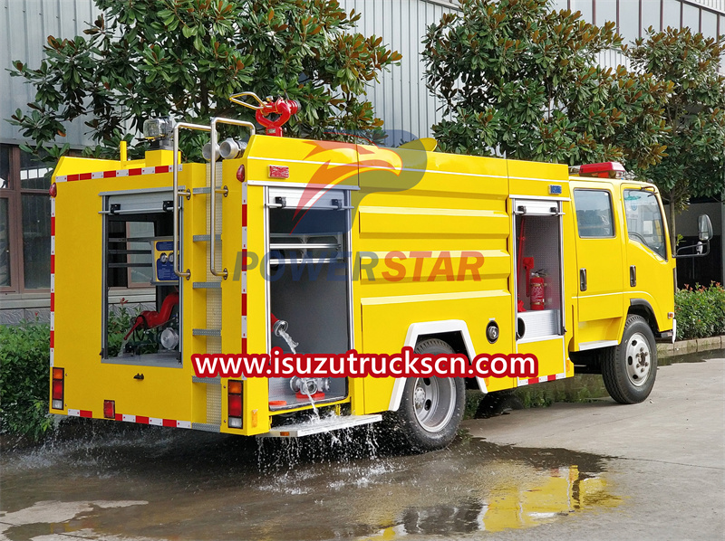 Caminhão de bombeiros Isuzu ELF