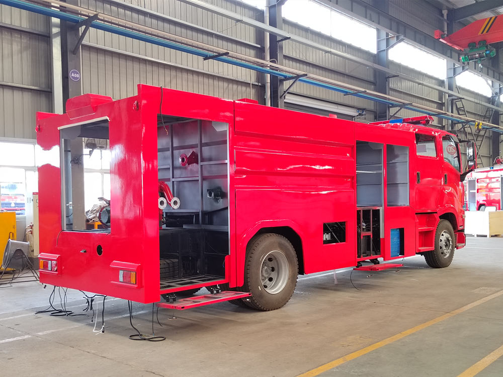 Caminhão de bombeiros Isuzu