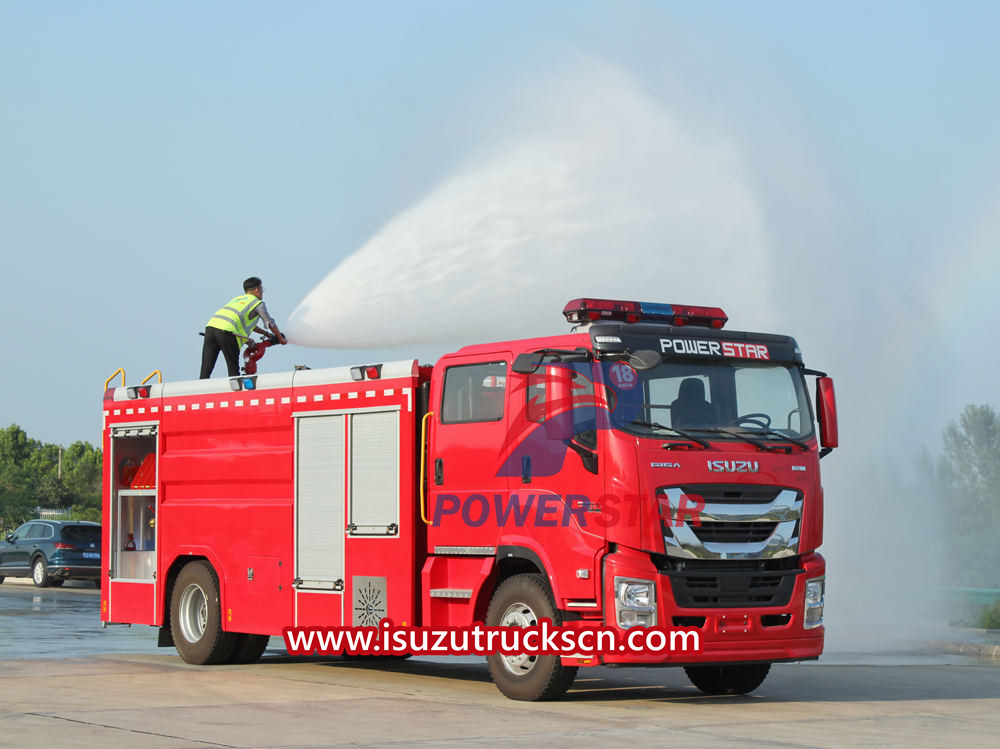 Caminhão de bombeiros Isuzu