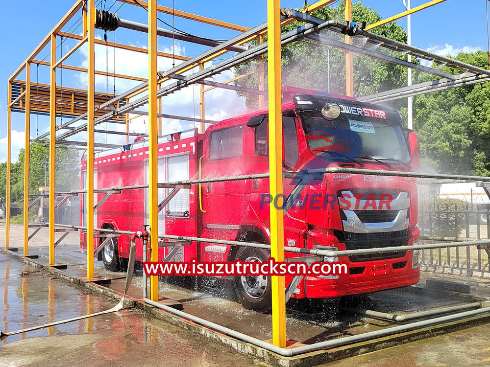 Carro de bombeiros Isuzu