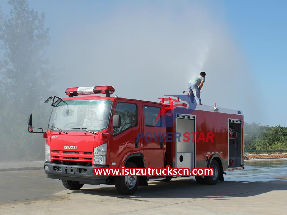 Caminhão de bombeiros Isuzu