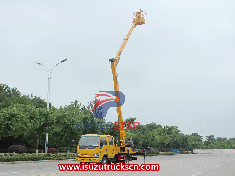 Caminhão caçamba aéreo Isuzu