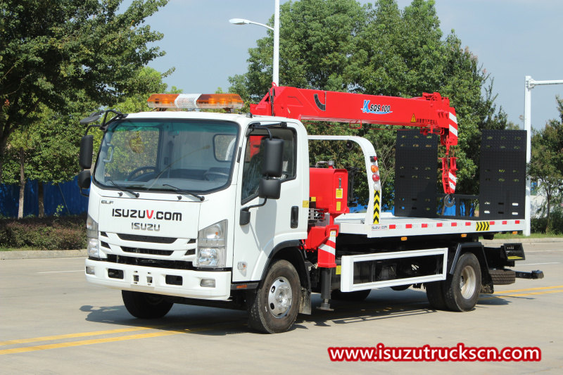 Isuzu ELF recupera caminhão destruidor de plataforma com guindaste de lança
    