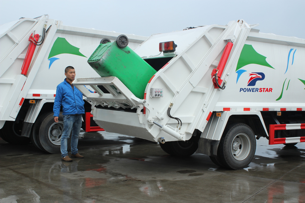 Como operar o caminhão compactador de lixo ISUZU NPR de 8 toneladas?
    