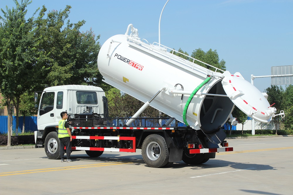 Caminhão tanque de esgoto ISUZU FTR 10 CBM, motor 4HK1-TC51, 205 cv
    