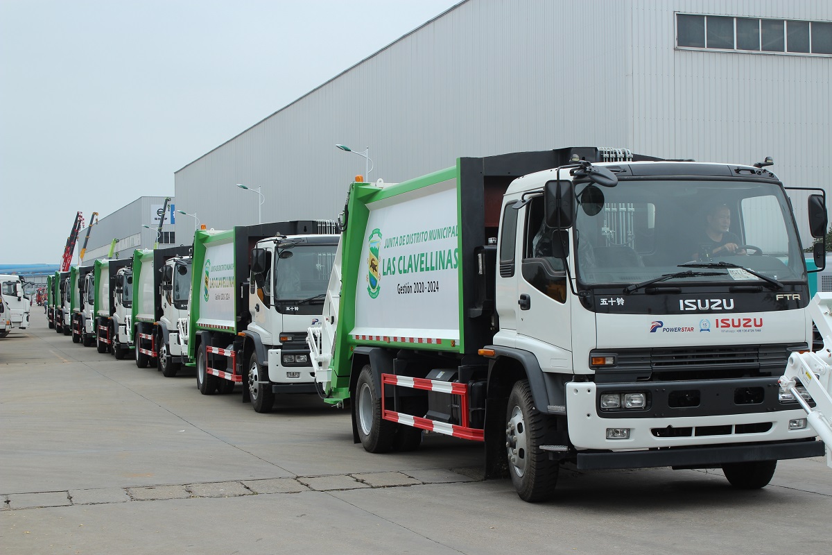 13 unidades de caminhão compactador de lixo ISUZU FTR 16CBM são enviadas
    