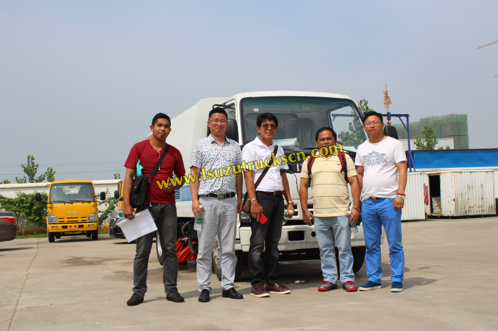 Inspeção do motorista nas Filipinas Caminhão varredor Isuzu Road
    