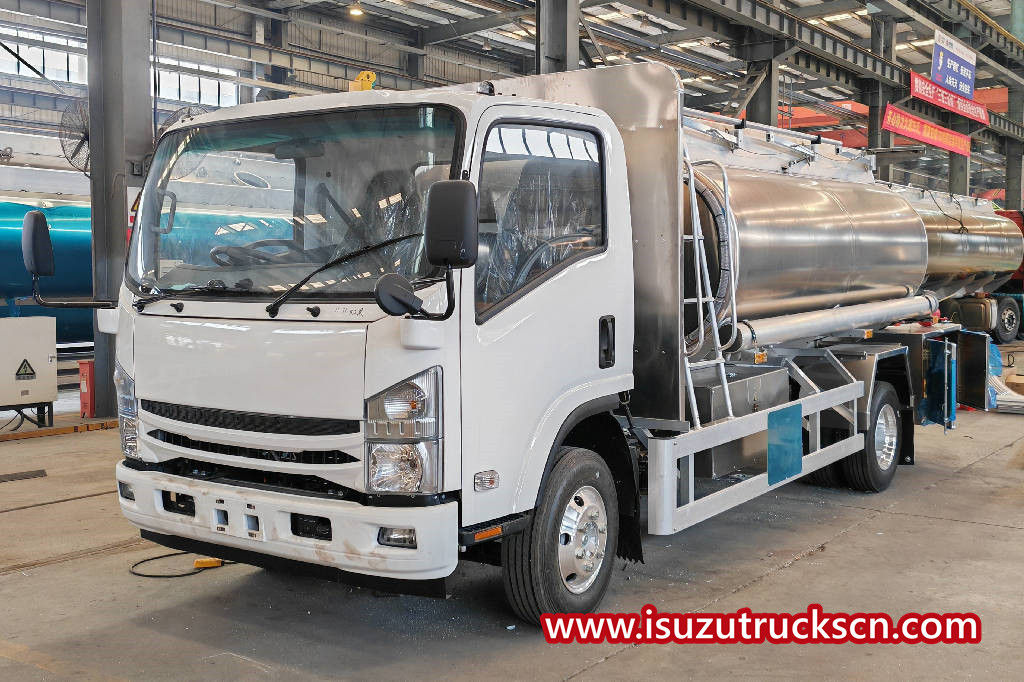 Caminhão tanque de óleo de alumínio ISUZU original com volante à direita 6CBM
    