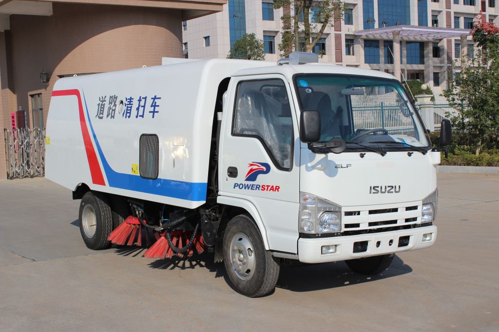 Varredora de estradas com escova Isuzu ELF caminhões de limpeza de ruas
    