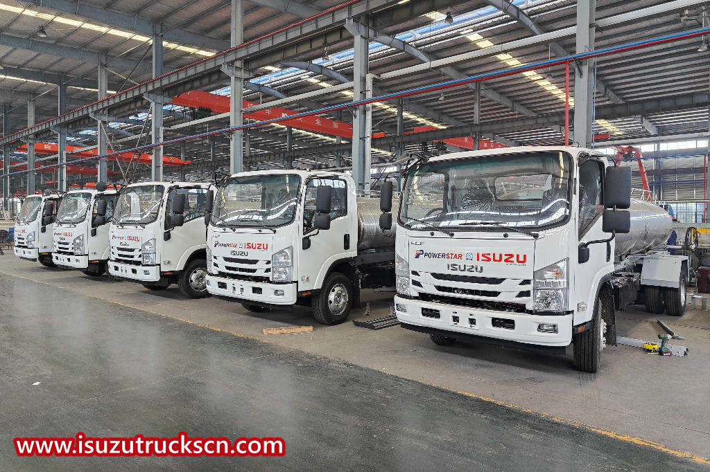 Exportação de caminhão tanque Bowser de água potável Isuzu NPR 6000L Filipinas
    