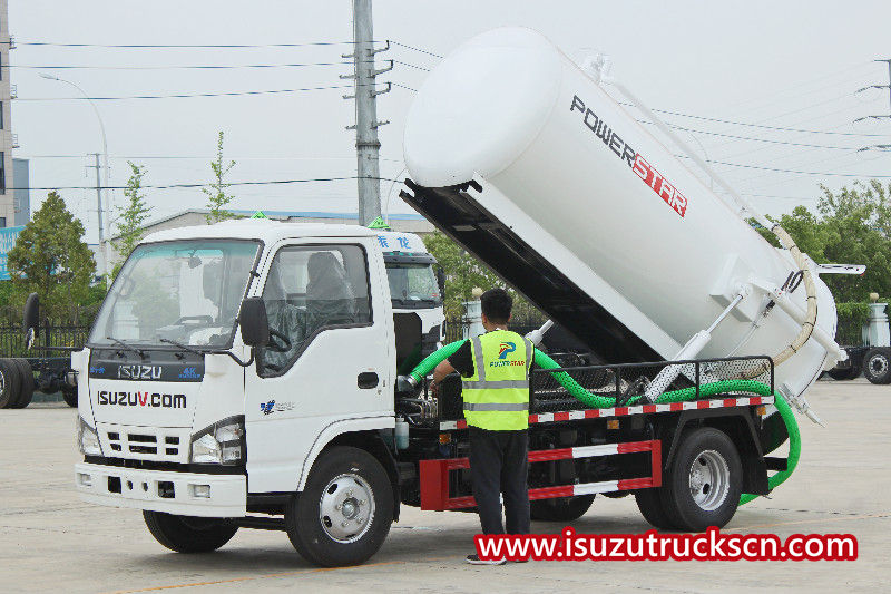 Manual de operação do caminhão de sucção a vácuo Isuzu novo caminhão de esgoto Isuzu 6000Liters.
    