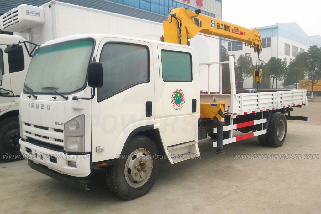 Caminhões Isuzu ELF de cabine dupla com lança telescópica hidráulica de 6,3 toneladas
    