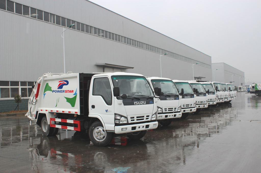 ISUZU TRUCKS Caminhão compactador de garagem de compressão para exportação
    