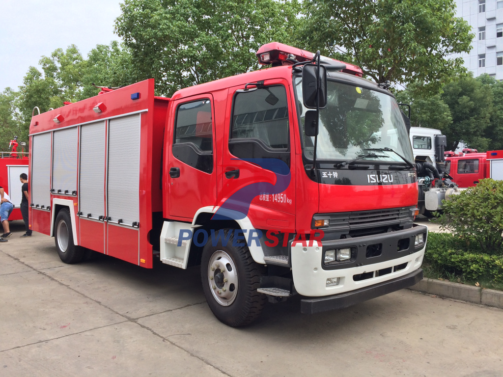 Emirados Árabes Unidos Custom made Urban FTR Foam Fire Engine Veículo de combate a incêndio Caminhões Isuzu
    