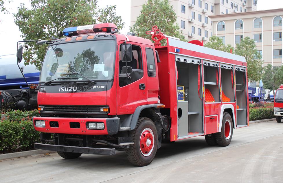 Veículo de bombeiros de espuma 5000L com chassi Isuzu FVR
    