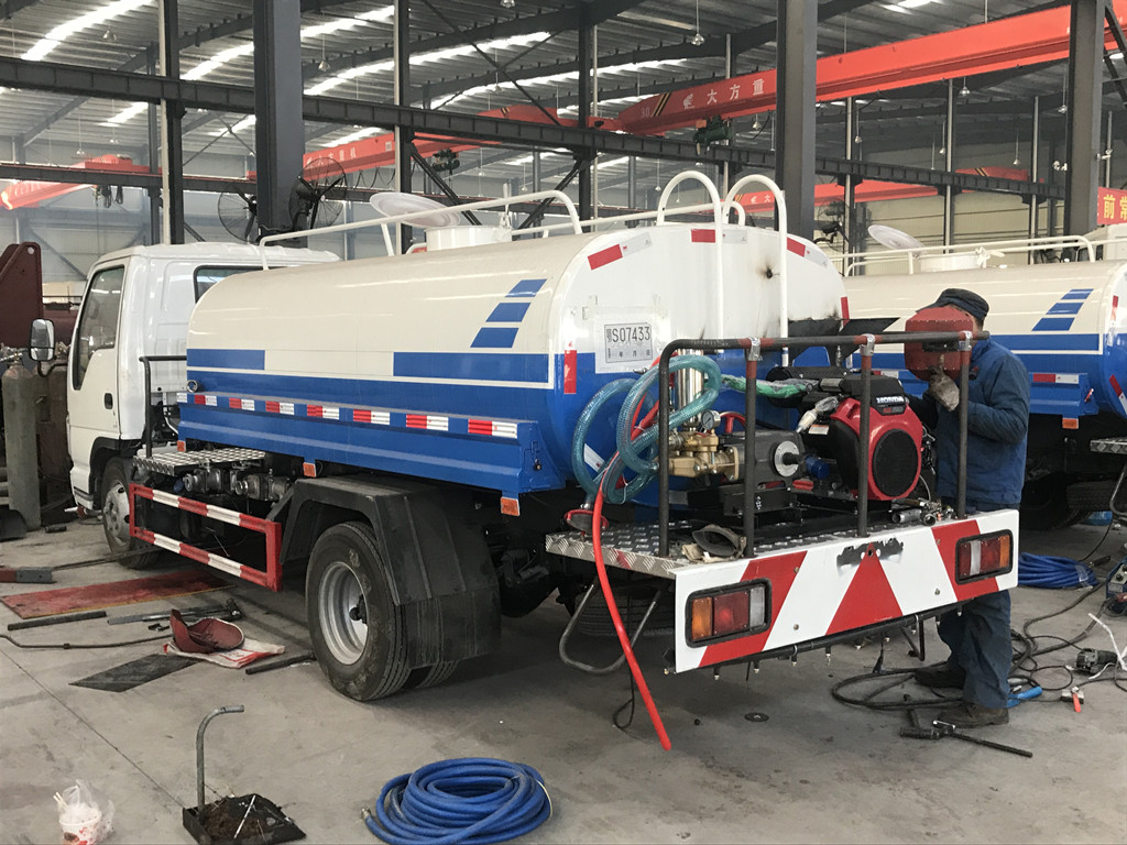 Caminhões tanque Isuzu Water Bowser 5cbm novos à venda nas Filipinas
    