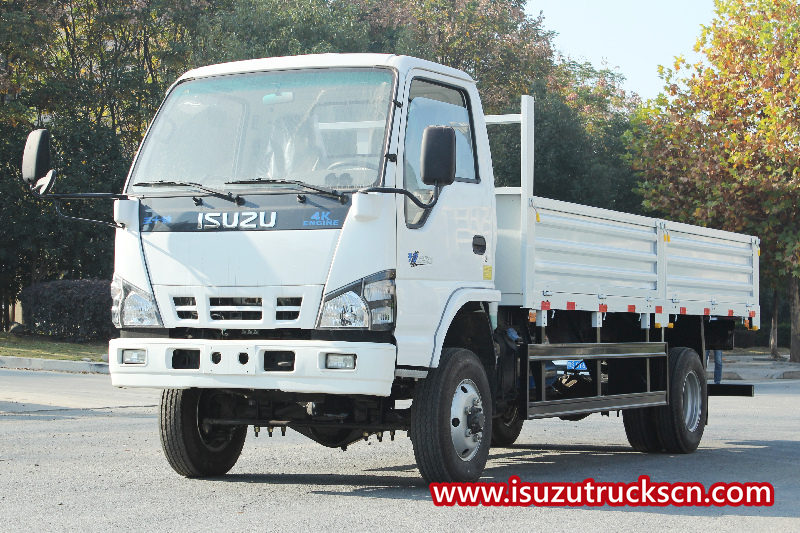 Cliente das Filipinas compra 3 unidades ISUZU NKR 4x4 Off road Dropside Cargo Lorry Trucks
    