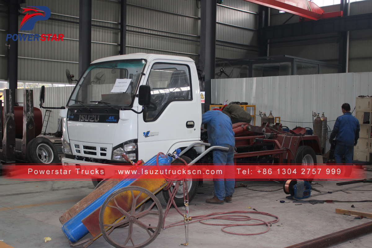 Mini caminhão de coleta de lixo com elevador de gancho de 3 toneladas Isuzu
    