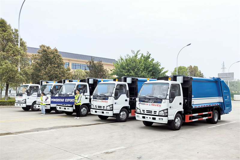 Cliente da Nigéria pede 5 unidades de caminhões compactadores de lixo ISUZU 8CBM
    