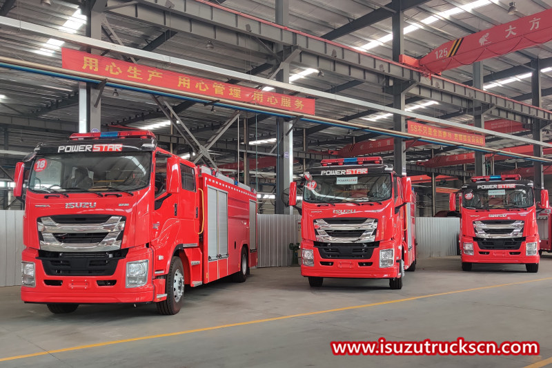 Caminhão de bombeiros de espuma Isuzu, caminhão de combate a incêndio Isuzu 380HP ISUZU Giga 8000L
    